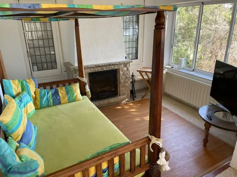 Casa con vista al mar, piscina, pista de tenis y gran jardín