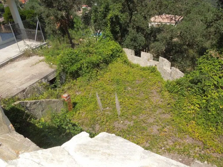 una parcela en la urbanización Serra Brava, a unos 2km de Lloret de mar/Costa Brava