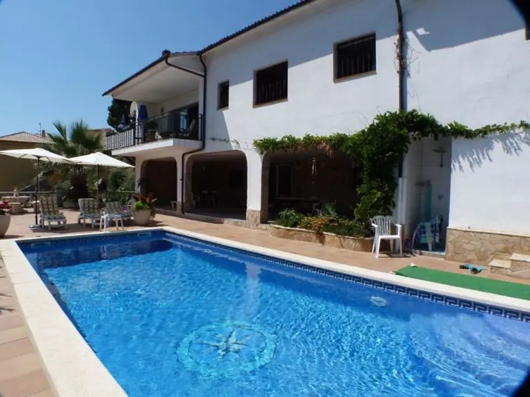Casa Con vistas al mar y montaña.