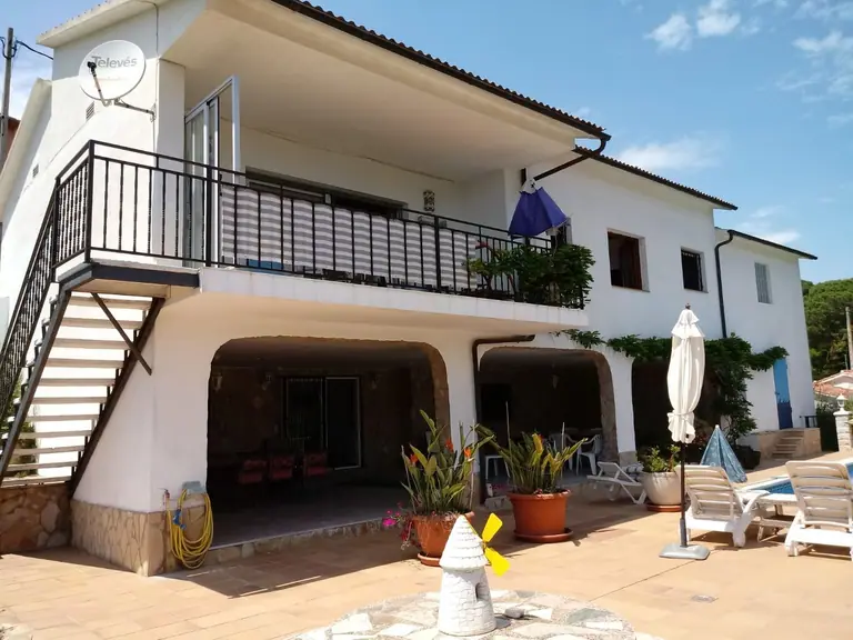 Casa Con vistas al mar y montaña.