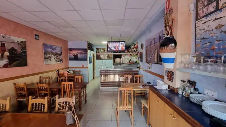 local comercial con terraza, actualmente restaurante trabajando, totalmente equipado