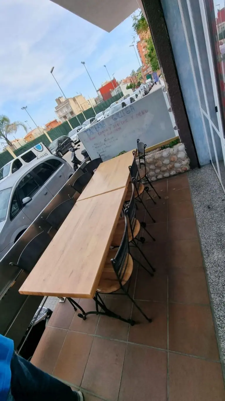 local comercial con terraza, actualmente restaurante trabajando, totalmente equipado
