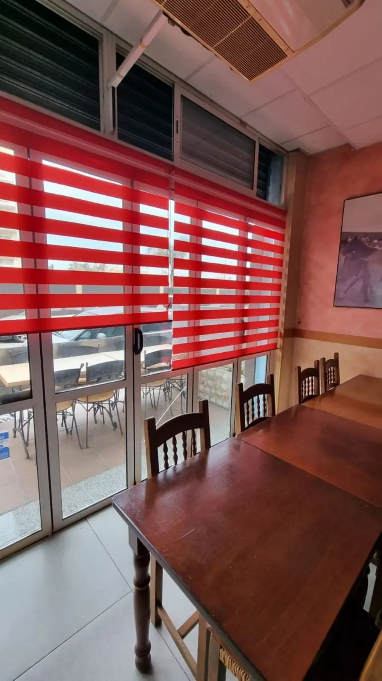 local comercial con terraza, actualmente restaurante trabajando, totalmente equipado