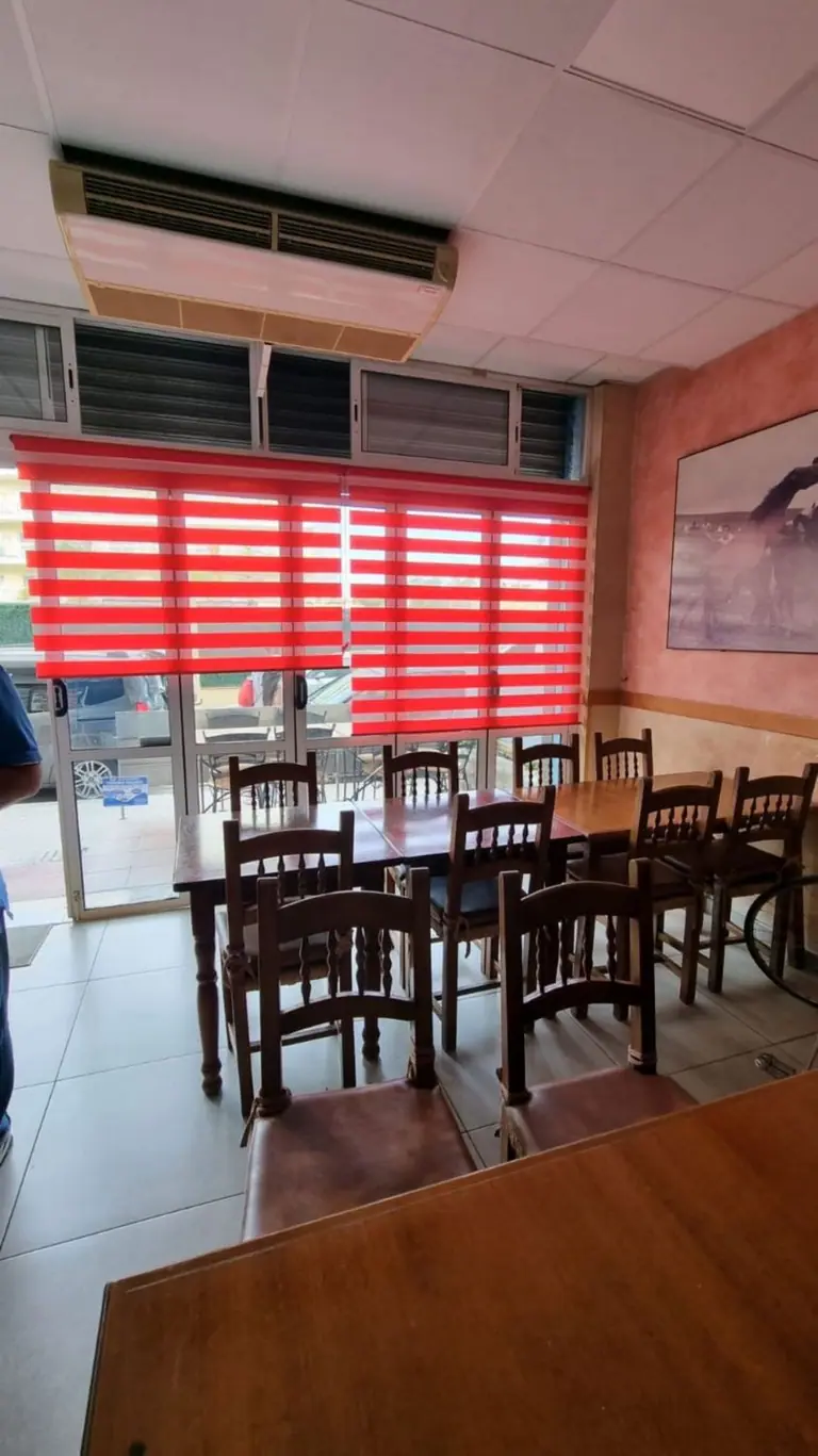 local comercial con terraza, actualmente restaurante trabajando, totalmente equipado