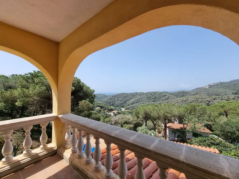 a solo 3 km de las doradas playas, esta encantadora casa promete ser el refugio perfecto para quienes buscan