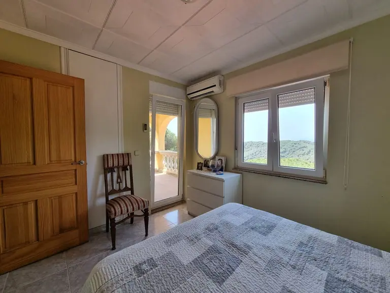 a solo 3 km de las doradas playas, esta encantadora casa promete ser el refugio perfecto para quienes buscan