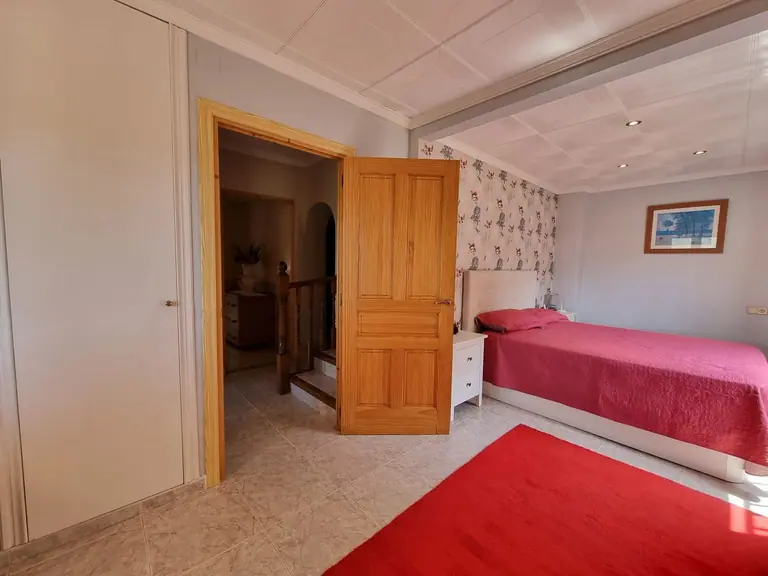 a solo 3 km de las doradas playas, esta encantadora casa promete ser el refugio perfecto para quienes buscan