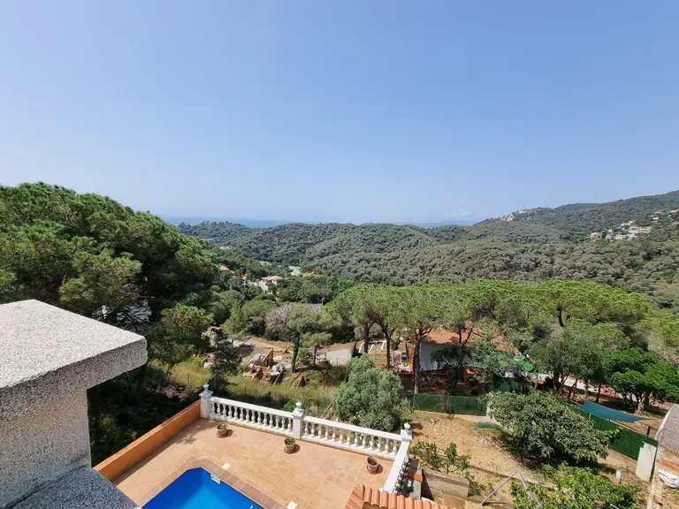 a solo 3 km de las doradas playas, esta encantadora casa promete ser el refugio perfecto para quienes buscan