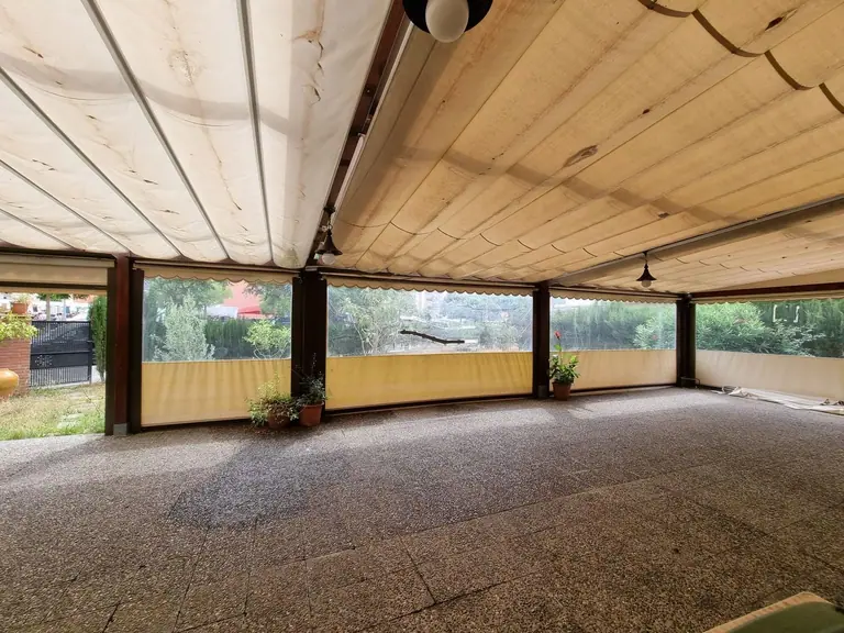 restaurante con terraza y jardín para 140 comensales