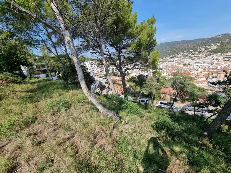 Parcelas Exclusivas en Tossa de Mar: ¡Tu Escapada Mediterránea Espera!