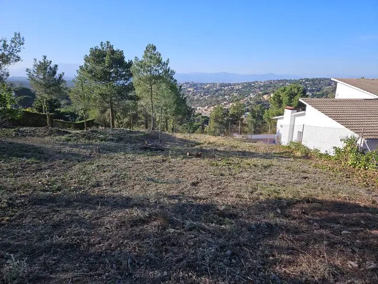 Terreno soleado en Lloret residencial
