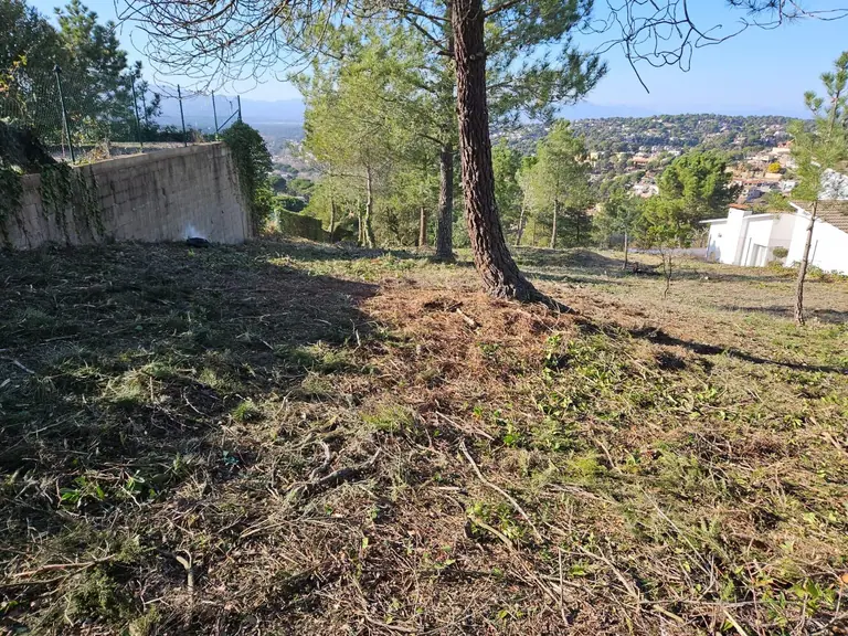 Terreno soleado en Lloret residencial