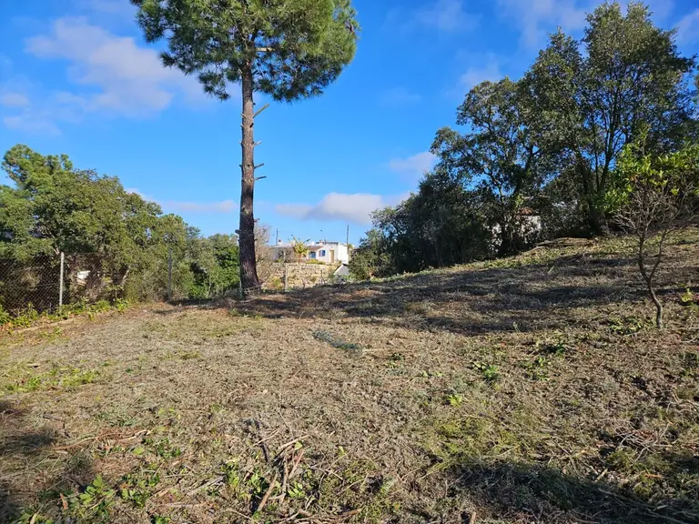Terreno soleado en Lloret residencial