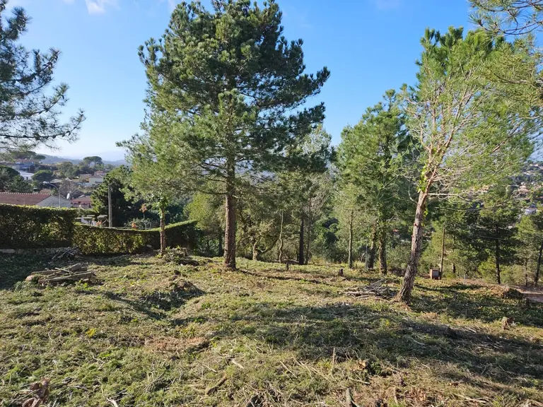 Terreno soleado en Lloret residencial