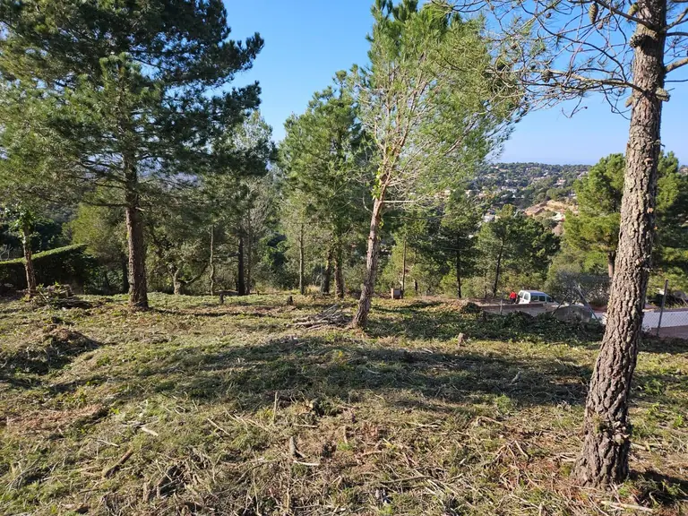Terreno soleado en Lloret residencial