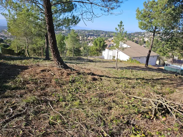Terreno soleado en Lloret residencial