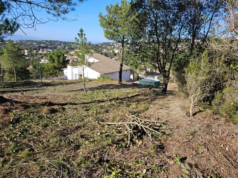 Terreno soleado en Lloret residencial