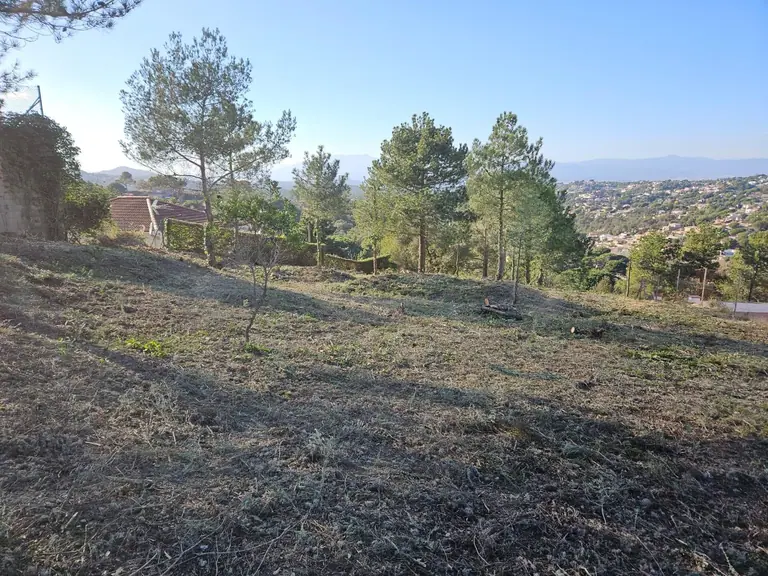 Terreno soleado en Lloret residencial