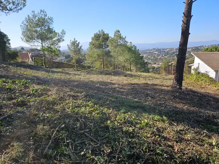 Terreno soleado en Lloret residencial