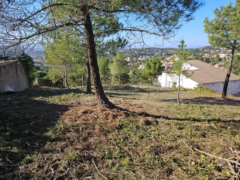 Terreno soleado en Lloret residencial