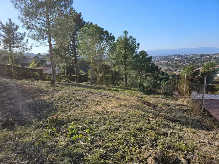 Terreno soleado en Lloret residencial