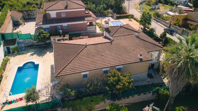 Precioso chalet independiente en venta en la urbanización Lloret Residencial! Esta casa de cuatro vientos