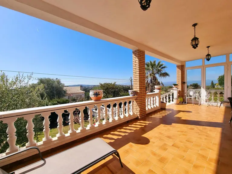 Precioso chalet independiente en venta en la urbanización Lloret Residencial! Esta casa de cuatro vientos