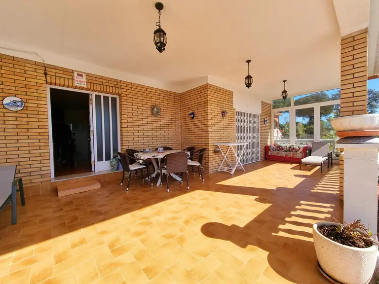 Precioso chalet independiente en venta en la urbanización Lloret Residencial! Esta casa de cuatro vientos