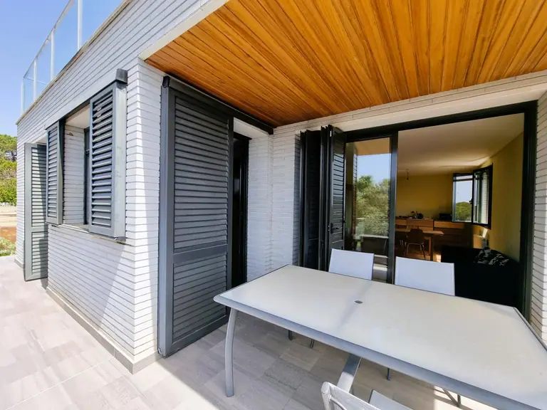 Espectacular Residencia con Vistas al Mar y Montaña en La Montgoda, Lloret de Mar