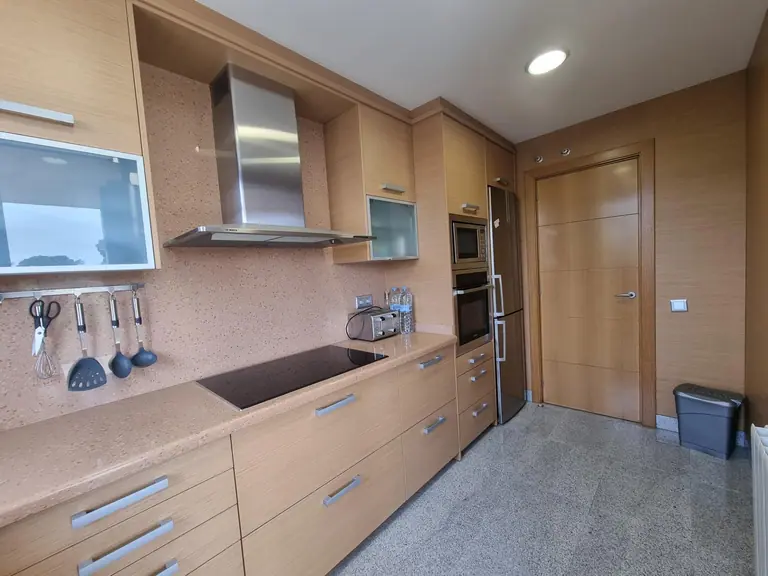 Espectacular Residencia con Vistas al Mar y Montaña en La Montgoda, Lloret de Mar