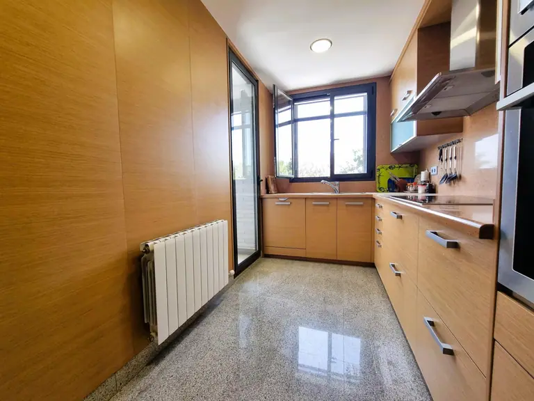 Espectacular Residencia con Vistas al Mar y Montaña en La Montgoda, Lloret de Mar