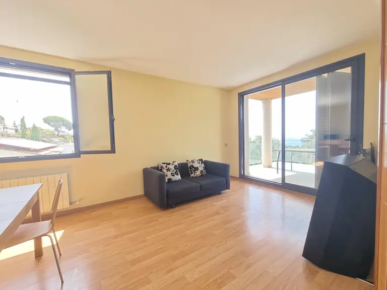 Espectacular Residencia con Vistas al Mar y Montaña en La Montgoda, Lloret de Mar