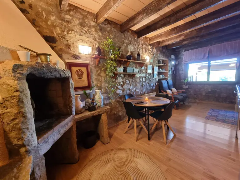 Casa Estilo Masía Adosada del Año 1900,