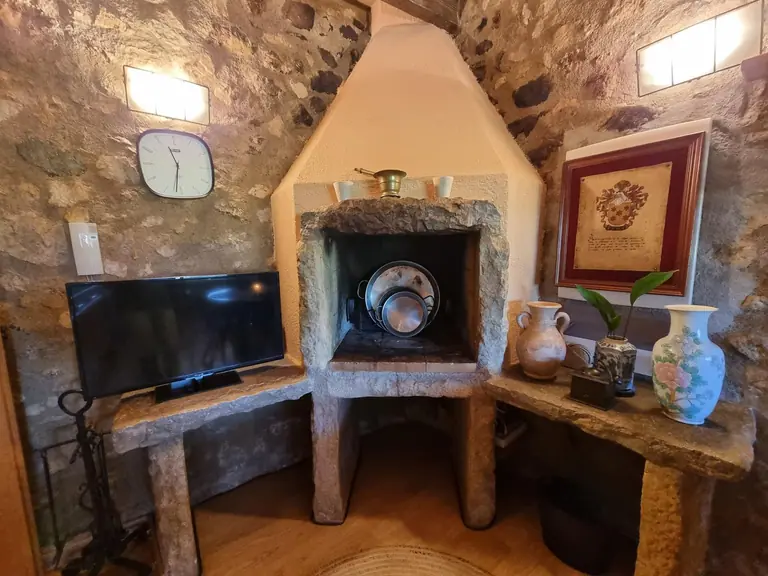Casa Estilo Masía Adosada del Año 1900,