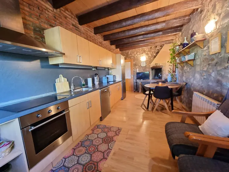 Casa Estilo Masía Adosada del Año 1900,