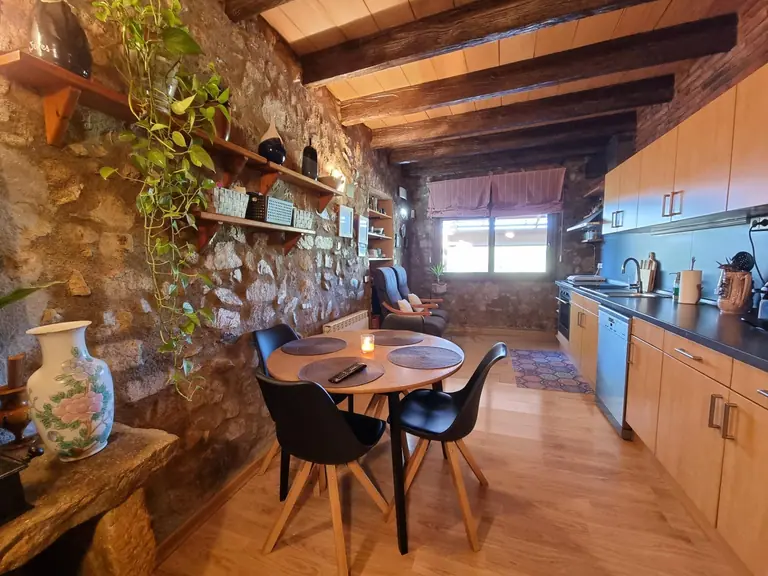 Casa Estilo Masía Adosada del Año 1900,