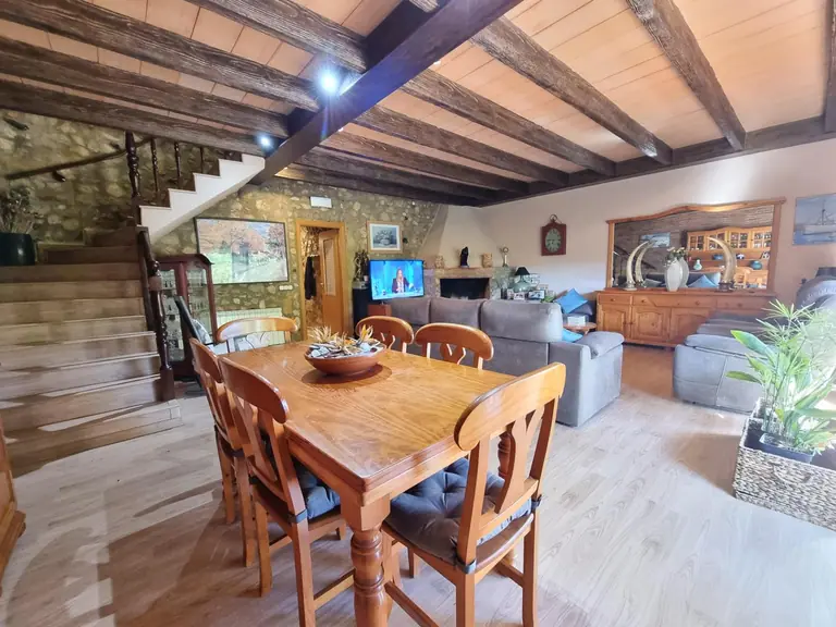 Casa Estilo Masía Adosada del Año 1900,