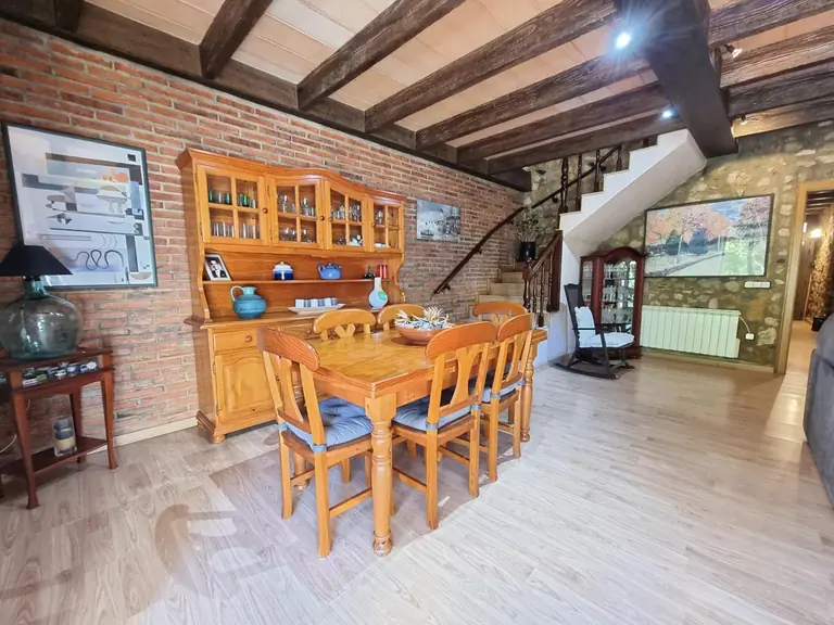 Casa Estilo Masía Adosada del Año 1900,