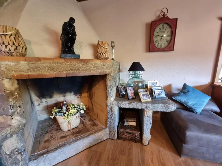 Casa Estilo Masía Adosada del Año 1900,