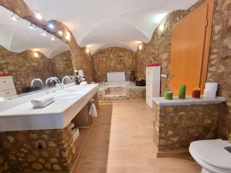 Casa Estilo Masía Adosada del Año 1900,