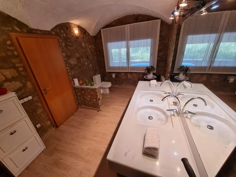 Casa Estilo Masía Adosada del Año 1900,