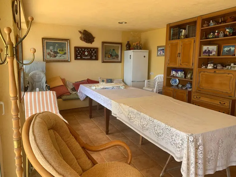 ¡Bienvenidos a una joya frente al mar en la prestigiosa Cala Canyelles!