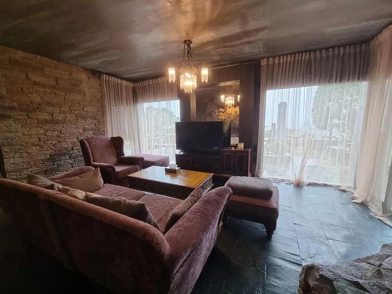 Esta exclusiva casa en Canyelles Urcasa es un auténtico refugio que fusiona un diseño contemporáneo con la