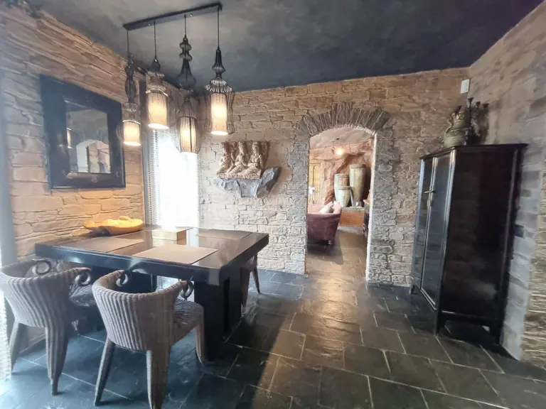Esta exclusiva casa en Canyelles Urcasa es un auténtico refugio que fusiona un diseño contemporáneo con la