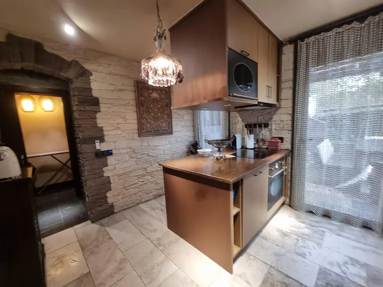 Esta exclusiva casa en Canyelles Urcasa es un auténtico refugio que fusiona un diseño contemporáneo con la