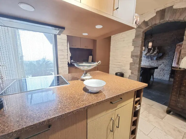 Esta exclusiva casa en Canyelles Urcasa es un auténtico refugio que fusiona un diseño contemporáneo con la