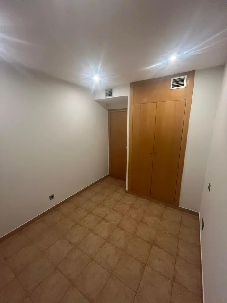 este espectacular apartamento totalmente exterior en la deseada zona residencial de Fenals, dentro de la