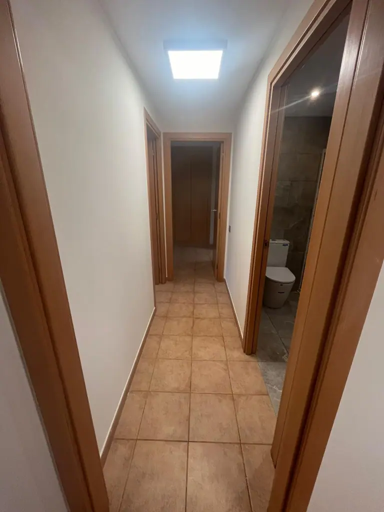 este espectacular apartamento totalmente exterior en la deseada zona residencial de Fenals, dentro de la