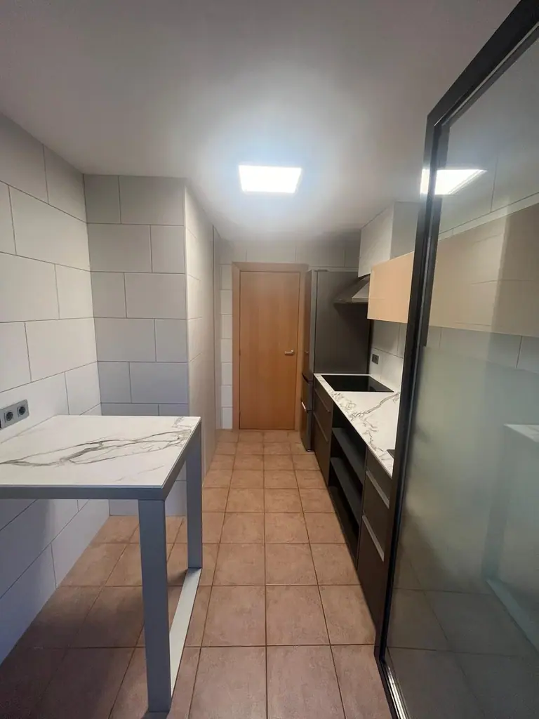 este espectacular apartamento totalmente exterior en la deseada zona residencial de Fenals, dentro de la