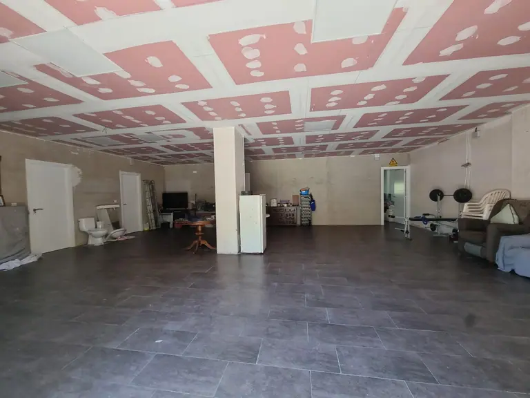 OPORTUNIDAD ÚNICA – Local comercial de 140 m2 en zona de alto tránsito en Tossa de Mar